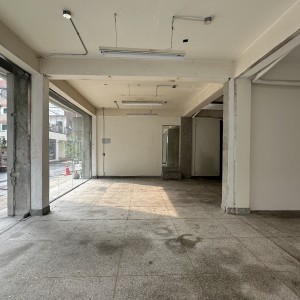 성수동 가시성 높은 통유리 30평대 공간, 슬라이드 이미지 4