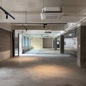 성수역 3번 출구 도보 1분 100평 대형공간 +외벽광고, 슬라이드 이미지 3